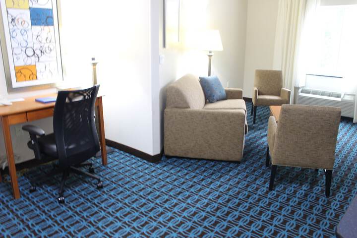 Room 52 of 104