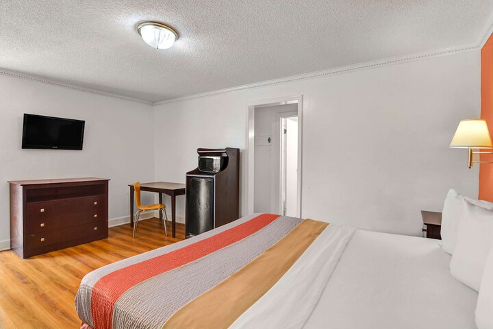 Motel 6 Americus GA