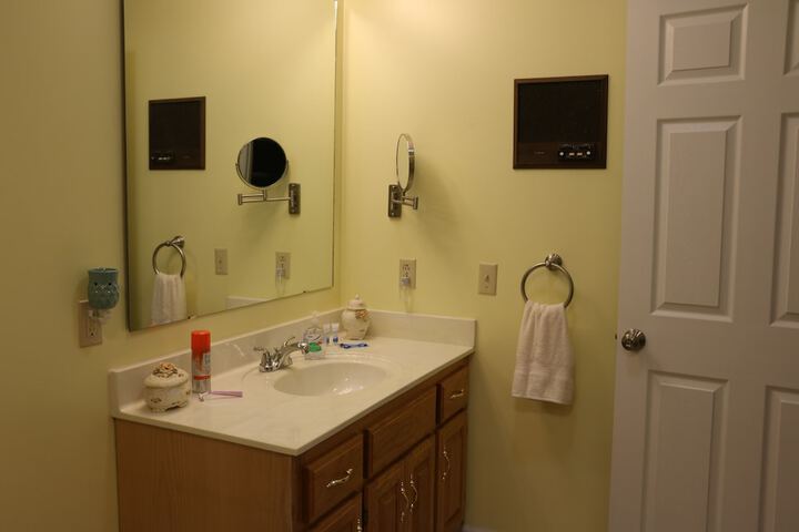 Room 19 of 38