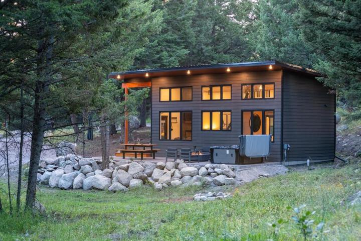 Granite Moose Hideaway Cabin