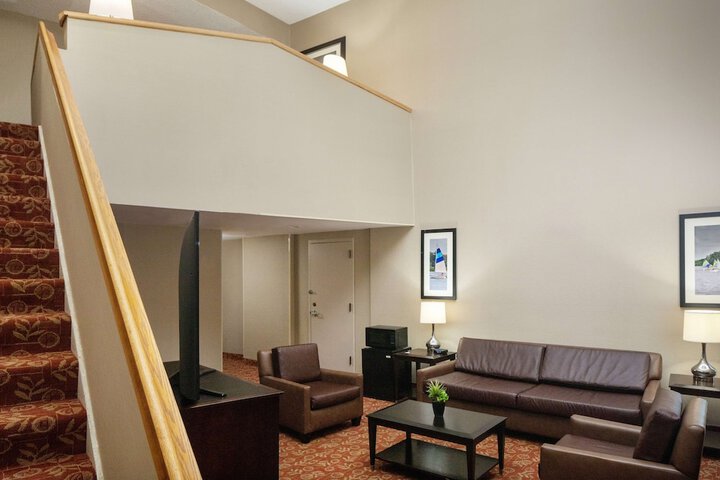Room 25 of 40