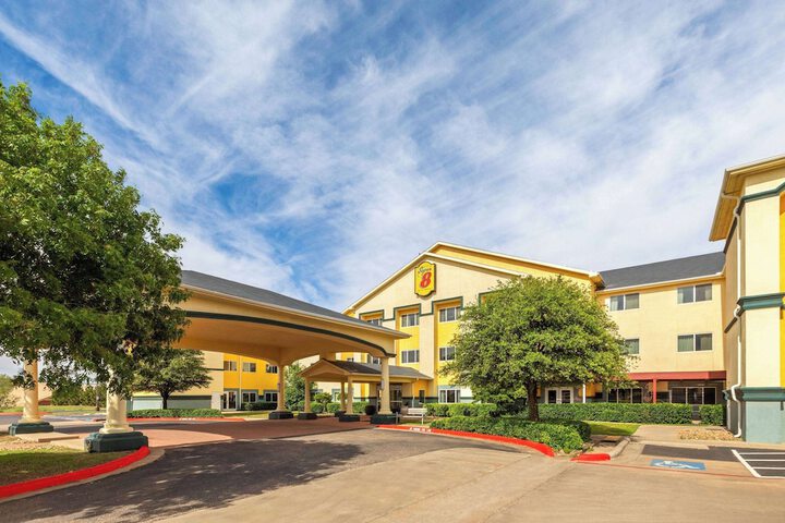 Hotel 2 of 85