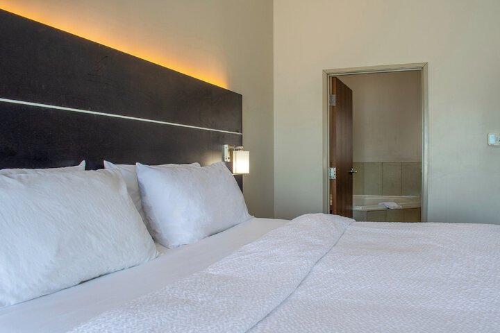 Holiday Inn Express & Suites Yorkville by IHG