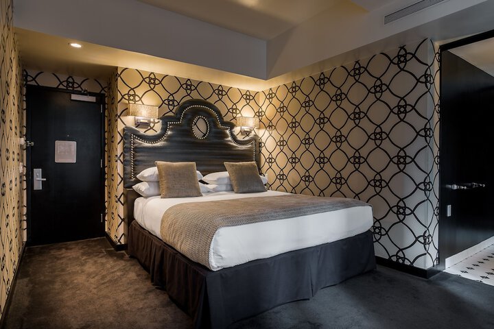 Room 25 of 42