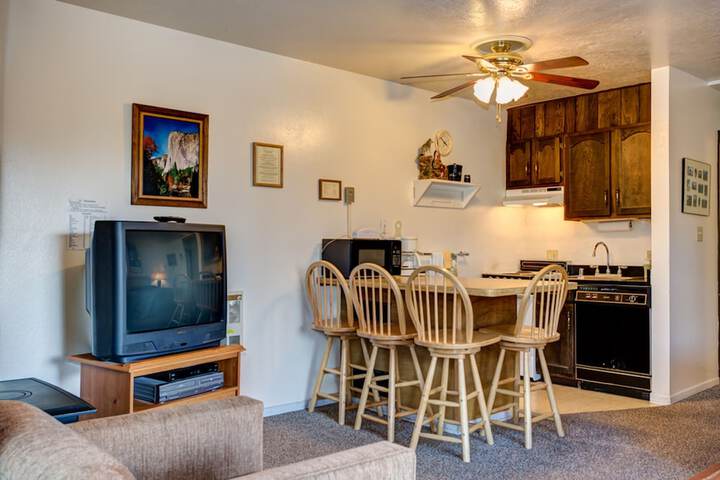 Cozy Corner Studio-a112