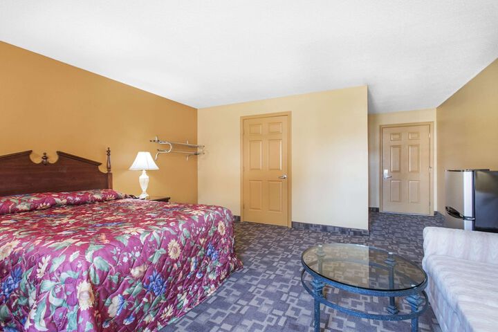 Room 16 of 18