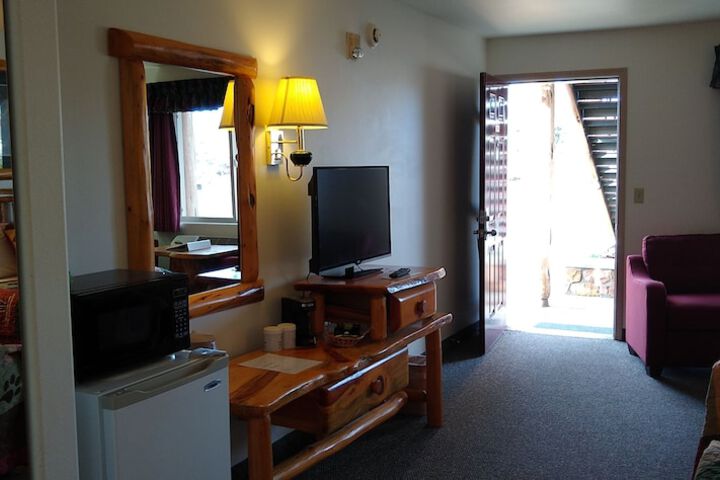 The Ponderosa Motel