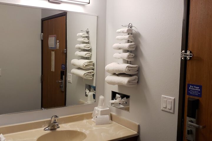 Motel 6 Kewanee IL