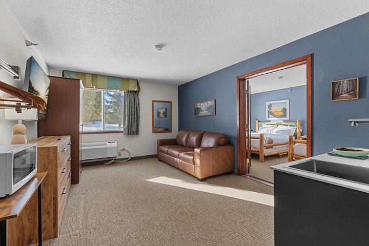 Nisswa Hotel and Suites