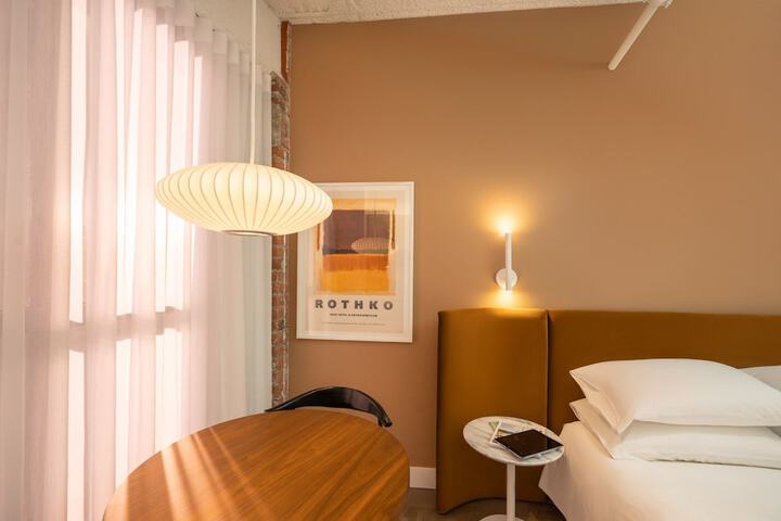 Room 79 of 142