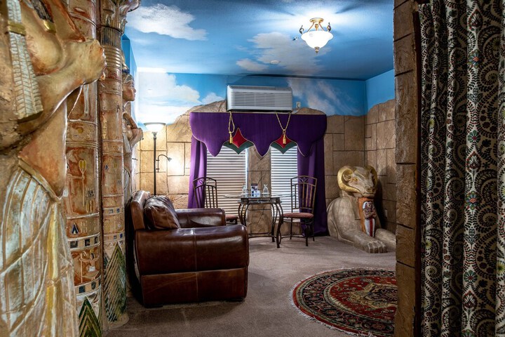 Room 37 of 251
