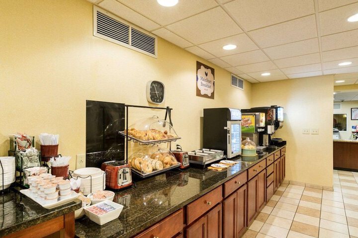 Breakfast/Coffee Service 23 of 26