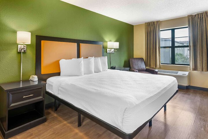 Room 18 of 28