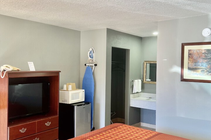 Room 8 of 21
