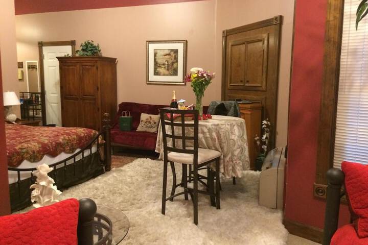 Spruce Hill Inn and Cottages