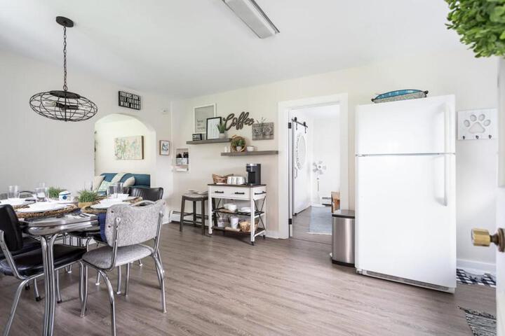 Cedar Creek Cottage Close to Downtown Traverse City Beaches and the TART Trail