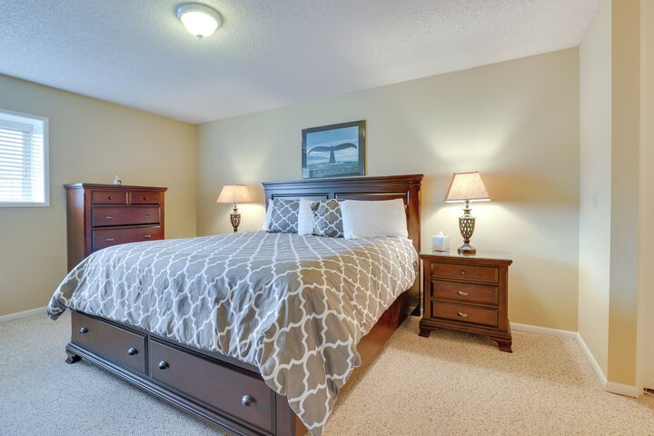 Lincoln City Condo: Pool Access Walk to Beach!