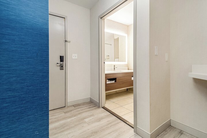 Room 287 of 348