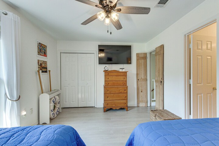 Inviting Home w / Golf Course View in Diamondhead!