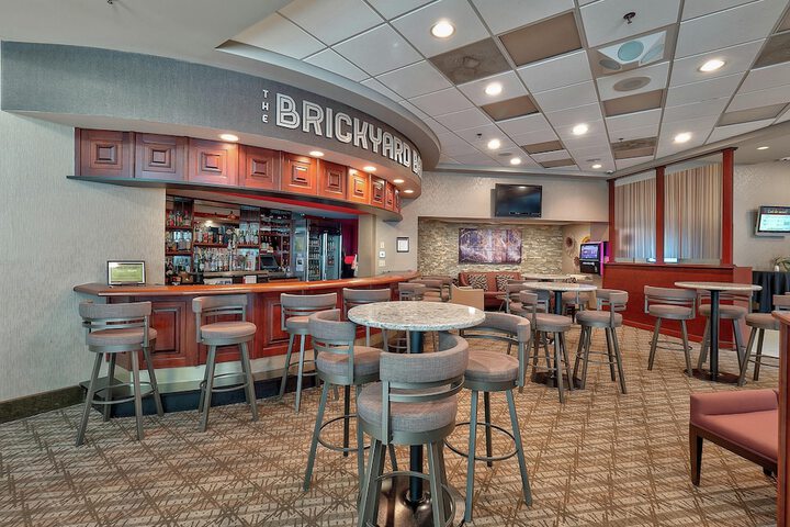 DoubleTree by Hilton Hotel Bloomington