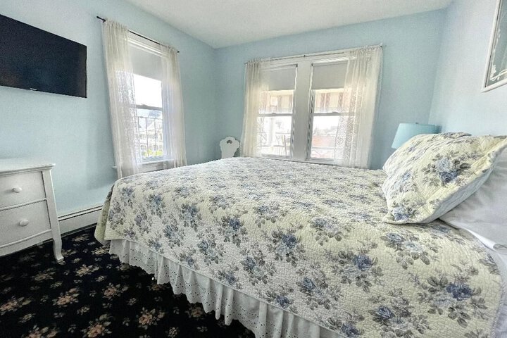 Room 12 of 27