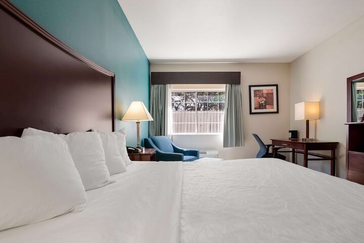 Room 9 of 36