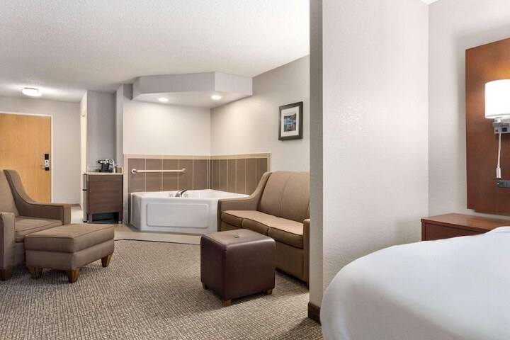 Room 17 of 26