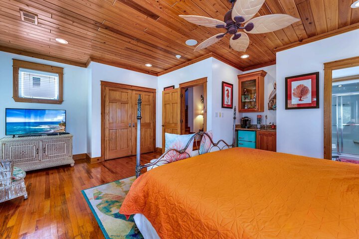 Riverfront Carrabelle Home w / Furnished Patio!