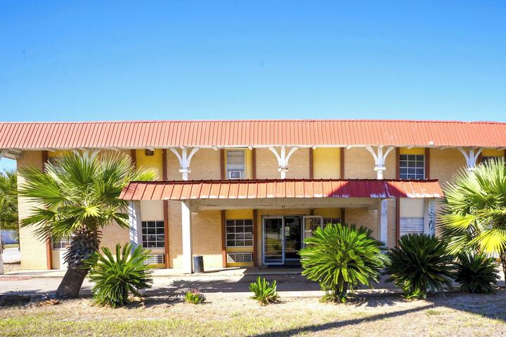 Woodfield Inn & Suites Hotel O Yoakum TX 111