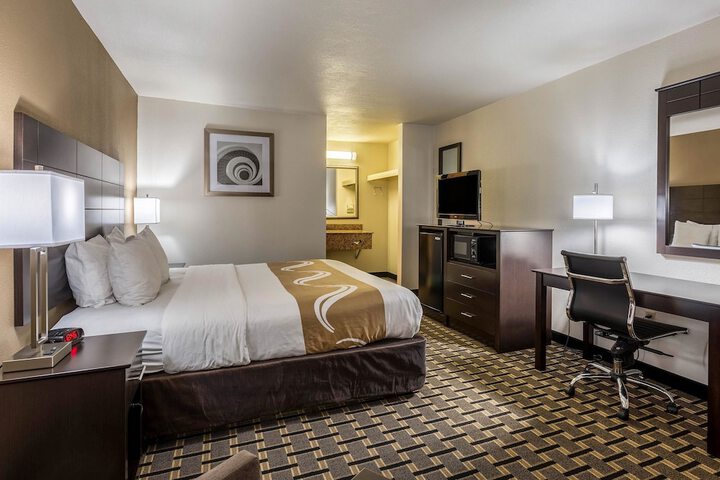 Room 16 of 28