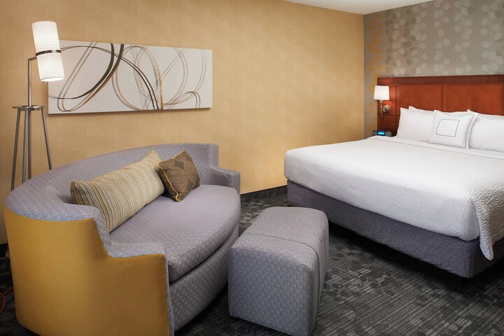 Courtyard by Marriott Detroit Warren