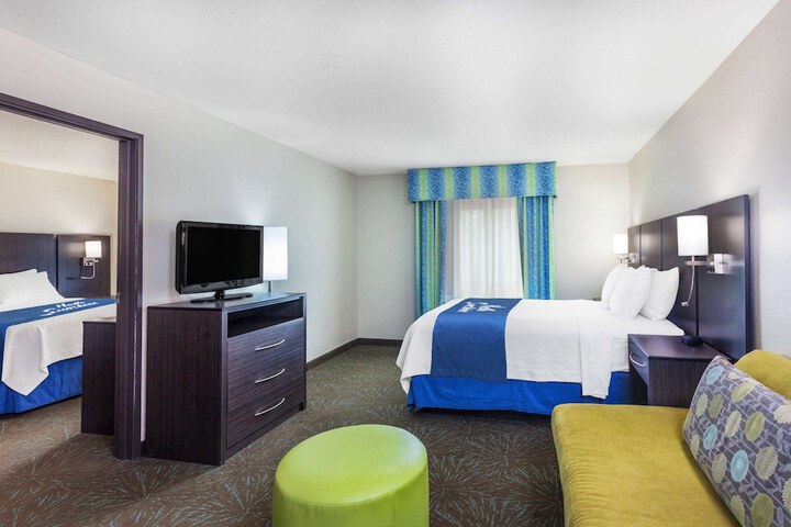 Room 16 of 32