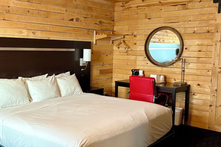 Americas Best Value Inn Wall