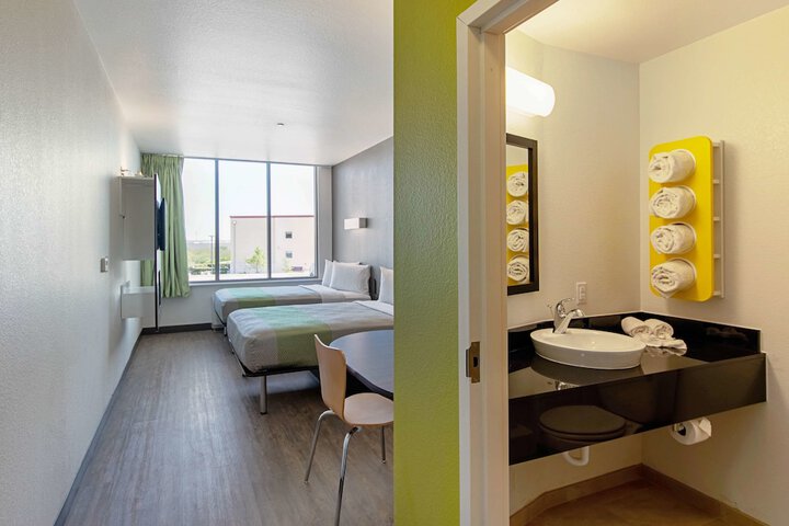Room 20 of 33