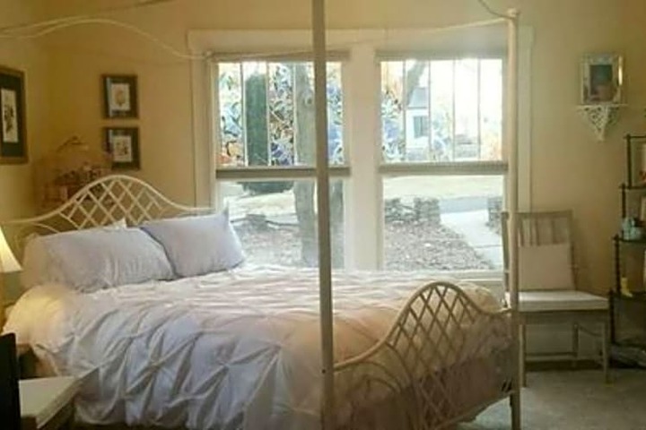 Maple Leaf Cottage Inn