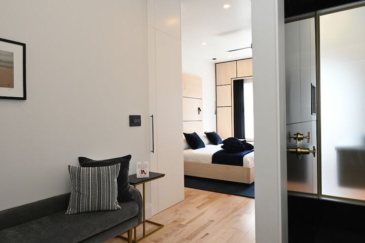 Room 102 of 110