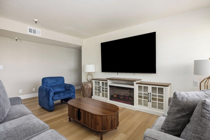 456 Embarcadero Inn & Suites