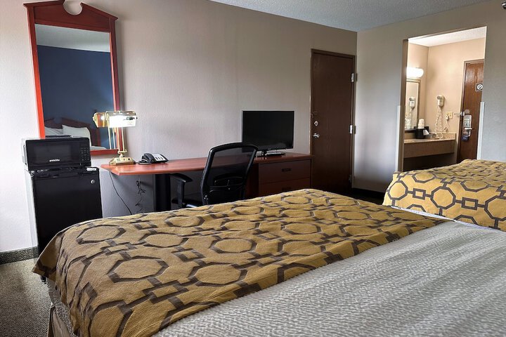 Room 12 of 19