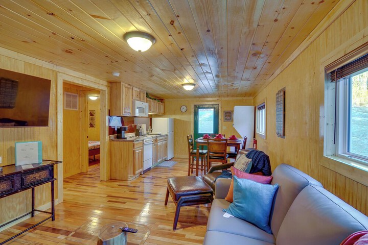 Peaceful Beattyville Cabin Near Red River Gorge!