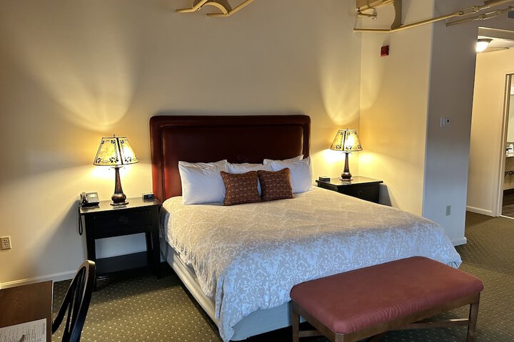 Room 105 of 128