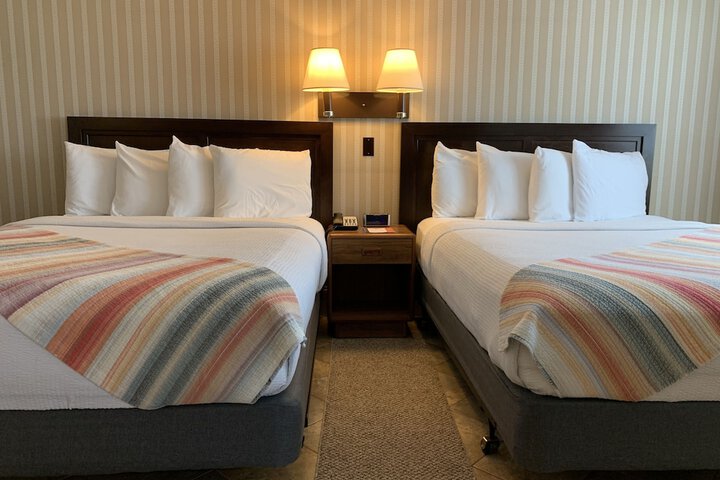 Coachman Inn & Suites