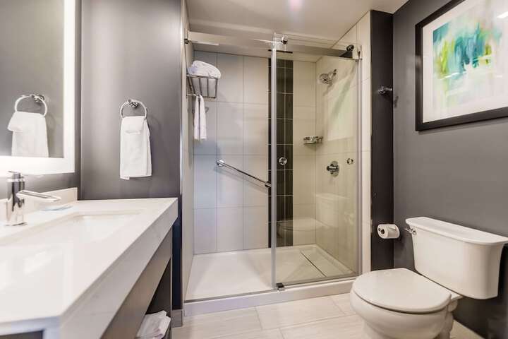 Hyatt House Winnipeg-South / Outlet Collection