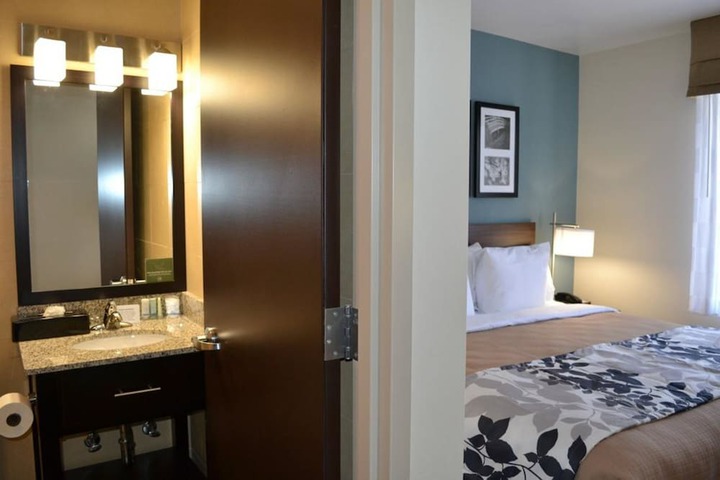 Room 10 of 27