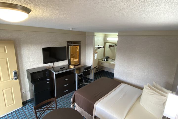 Room 64 of 68