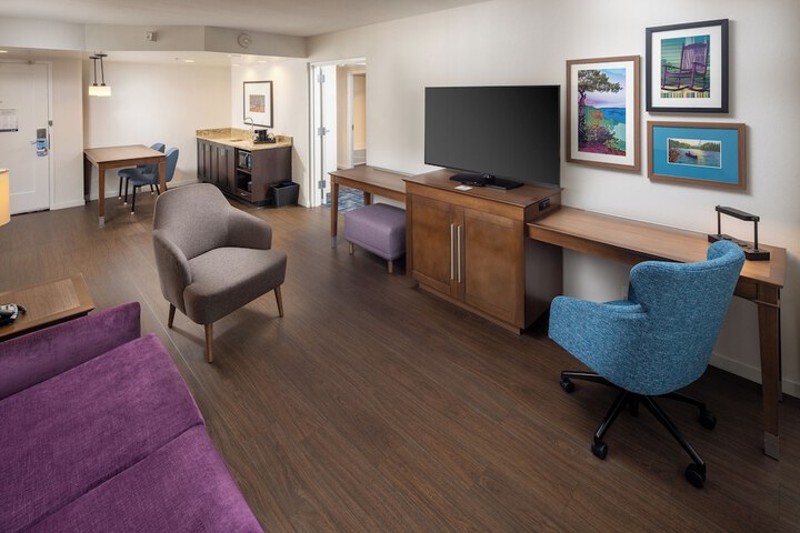 Hampton Inn & Suites Asheville Airport