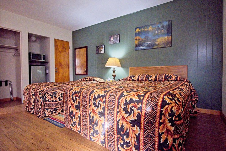 Room 17 of 27