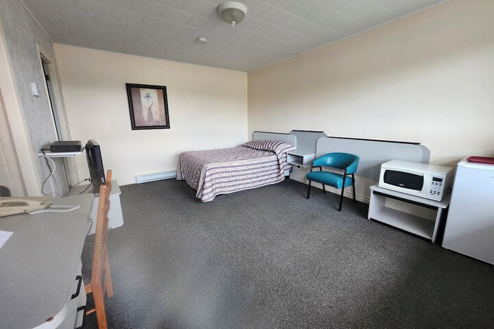 Room 4 of 6
