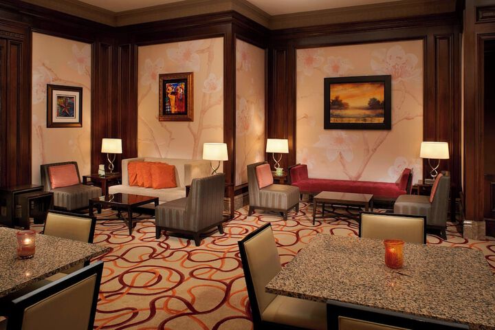 Lounge 56 of 58