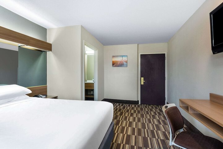 Room 9 of 24