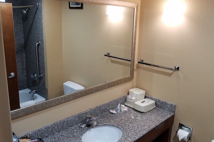 Room 33 of 69